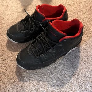 Kids size 2.5 youth sneakers